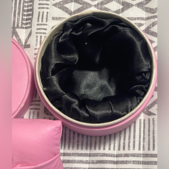 Walt Disney Pirates Of The Caribbean box Pink & Black - Picture 12 of 14